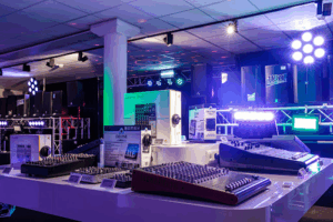 De bedrijfsnaam is Bax Music Antwerpen