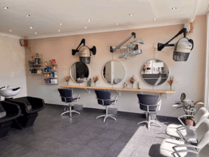 De bedrijfsnaam is Beauty Lounge