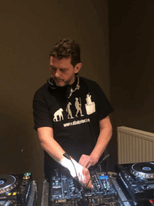 De bedrijfsnaam is DJ Olivier