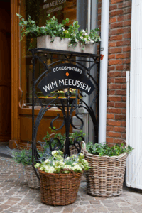 De bedrijfsnaam is goudsmederij Wim Meeussen