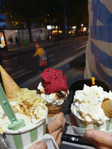 De bedrijfsnaam is ijssalon gelateria savini