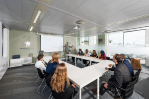 De bedrijfsnaam is LMH Engineering Antwerp