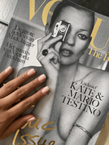 De bedrijfsnaam is mela nails & aesthetic clinic