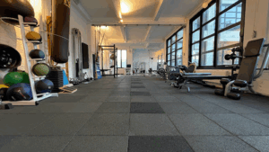 De bedrijfsnaam is Peak Physio Antwerp