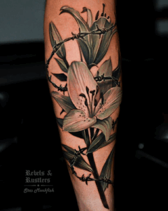 De bedrijfsnaam is Rebels & Rustles Tattoo Shop