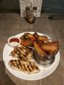 De bedrijfsnaam is Rivi's kosher restaurant