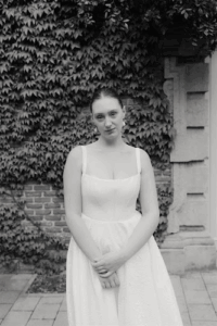 De bedrijfsnaam is september bridal