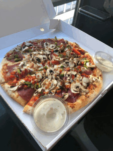 De bedrijfsnaam is Taste King Pizza