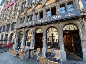 De bedrijfsnaam is the Irish Times Pub