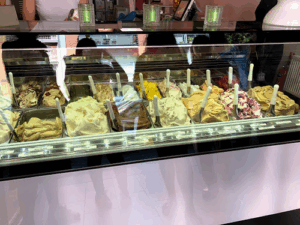 De naam van het bedrijf is gelato factory