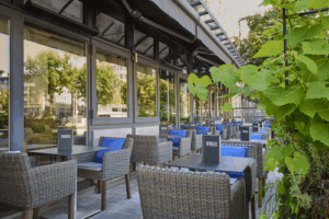 De naam van het bedrijf is Hilton Antwerp Old Town